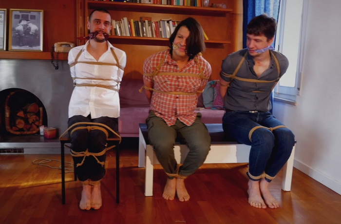 Alba Zevon, Klamm, Ryo & James - Rencontrez les voisins HD sur Bondage F/M - T&eacute;l&eacute;chargez ou regardez en ligne la vid&eacute;o de bondage